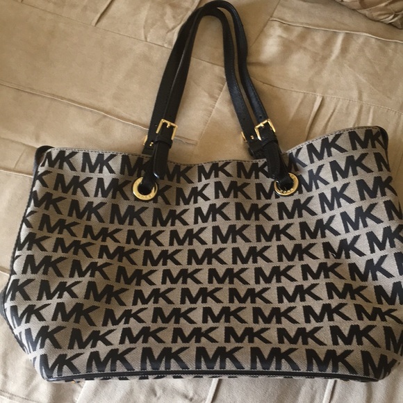 Handbag - Picture 1 of 1